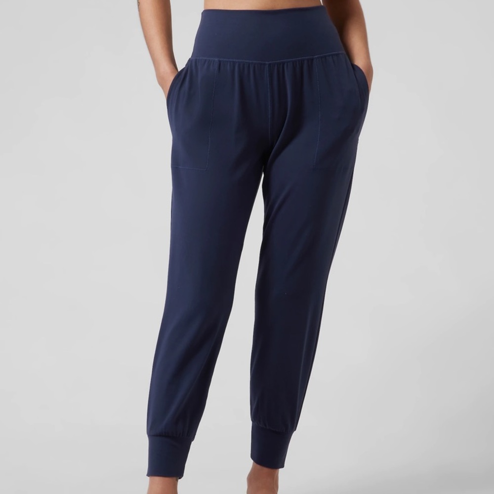 ATHLETA Salutation Jogger in Powervita  Navy Women’s Size Large Petite Pockets